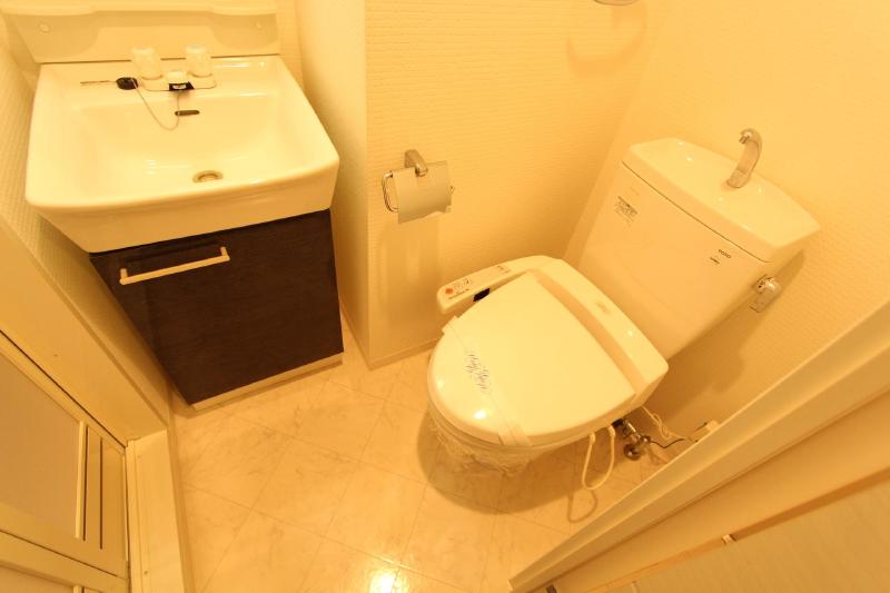 トイレ　同タイプの別部屋写真です。現況優先となります。