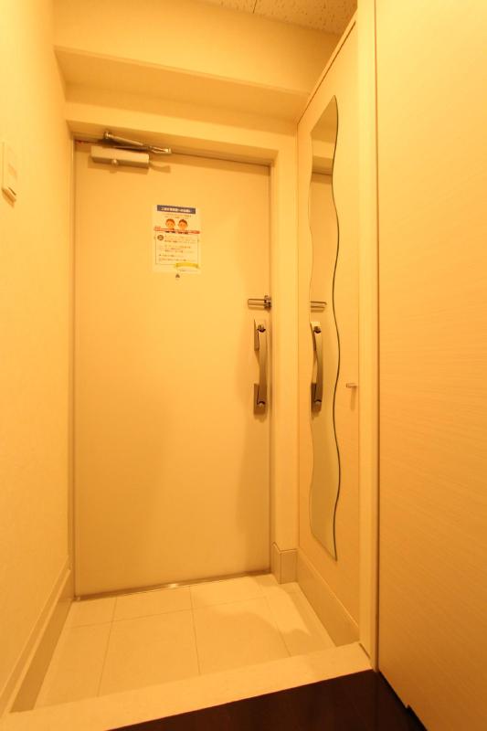 玄関　同タイプの別部屋写真です。現況優先となります。