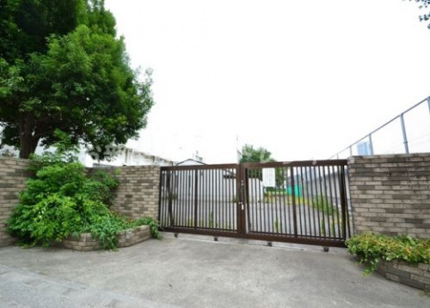 中学校　東京大学教育学部 附属中等教育学校（中学校）まで560m