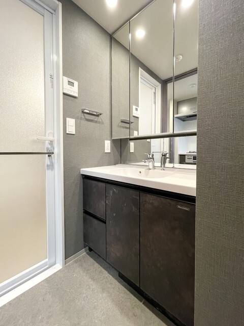 洗面設備　※写真は同タイプ住戸です。