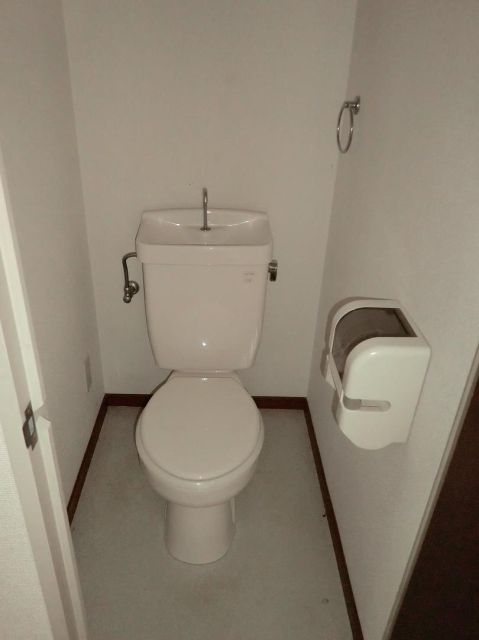 トイレ　清潔な洋式トイレです。