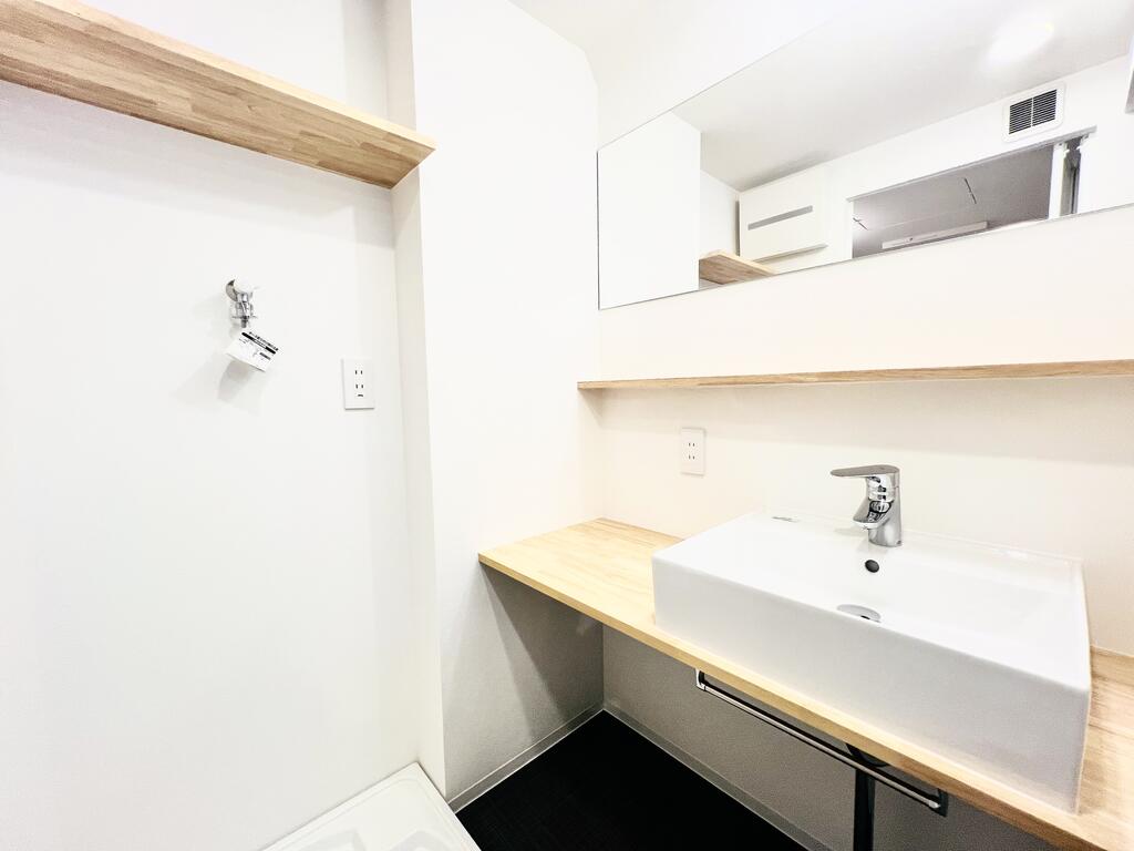 洗面設備　朝の支度がちょっと楽しみになる、すっきり美しい洗面空間