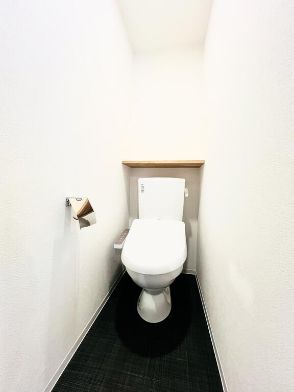 トイレ　一日の疲れをそっとほどく、清潔感あるバスルーム