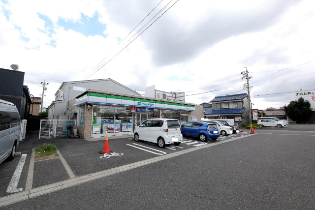 コンビニ　ファミリーマート北名古屋九之坪店（コンビニ）まで734m