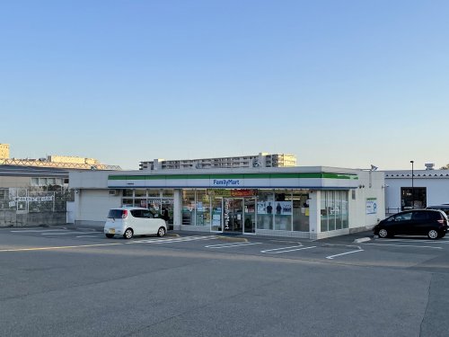 コンビニ　ファミリーマート 彩都西駅前店（コンビニ）まで388m