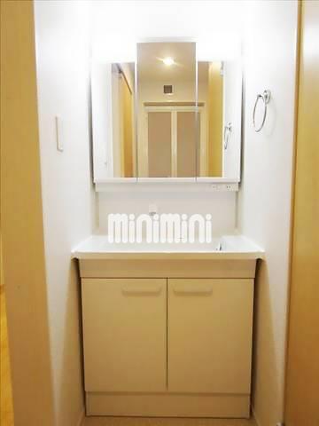 洗面設備　洗面スペース広いです。