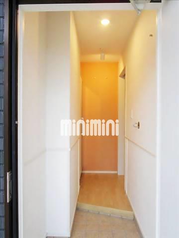 玄関　玄関にはシューズボックス備え付き。