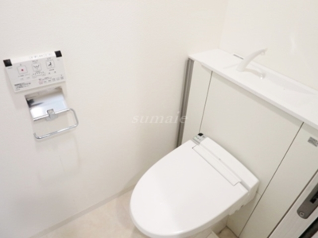 トイレ　温水洗浄機能付です☆