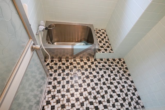 バス・シャワールーム　コンパクトで使いやすいお風呂です