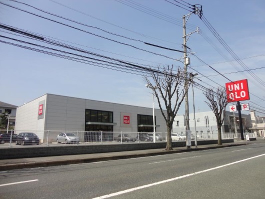 ショッピングセンター　ユニクロ折尾店（ショッピングセンター）まで592m