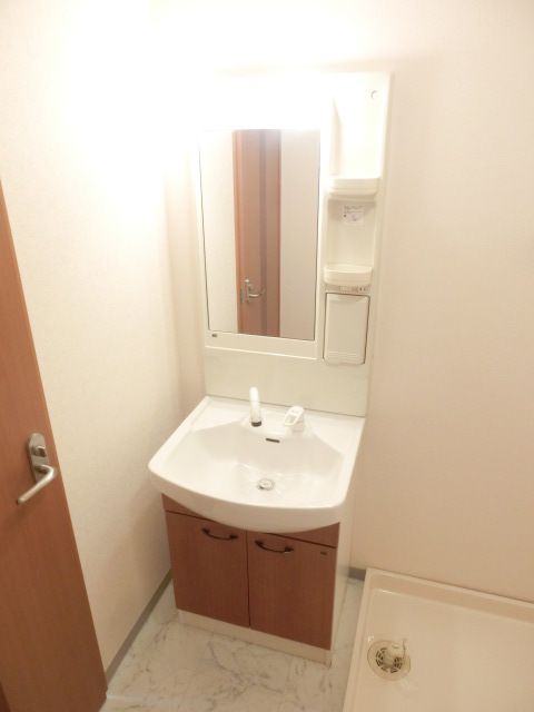 洗面設備　毎日使う独立洗面台！