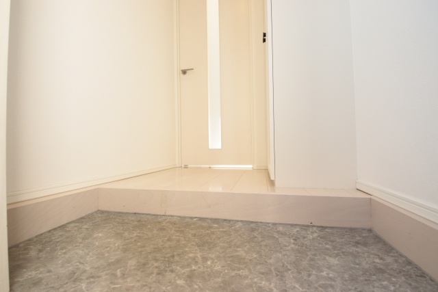 玄関　※別室の参考写真の為、現況優先です。