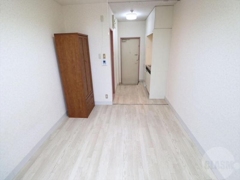 居室・リビング　７．４帖の洋室です