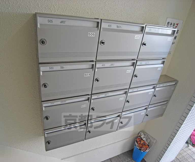 その他共有部分　ダイヤル式のポストです。