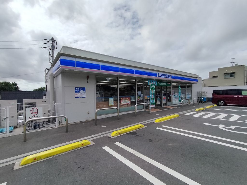 コンビニ　ローソン 八幡日の出三丁目店（コンビニ）まで1m