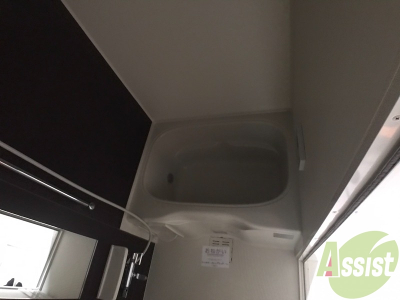 バス・シャワールーム　浴室は狭すぎず、シャワーも浴びやすそうです。