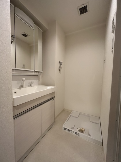 洗面設備　※掲載写真は同マンション別部屋参考写真となります。