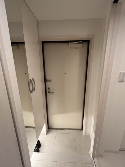 玄関　※掲載写真は同マンション別部屋参考写真となります。
