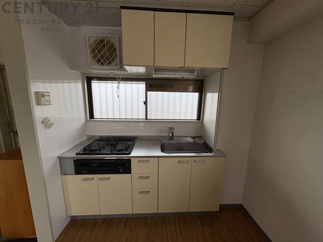 キッチン　換気のできる窓付き♪