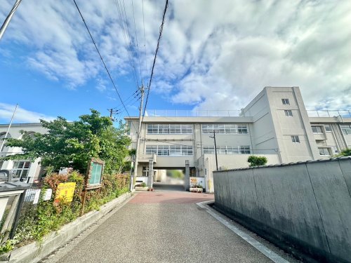 小学校　宝塚市立　小浜小学校（小学校）まで1189m