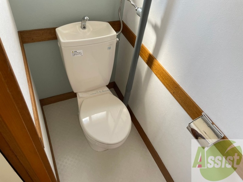 トイレ　こちらはトイレです。清潔感があり、安心して使用できます。