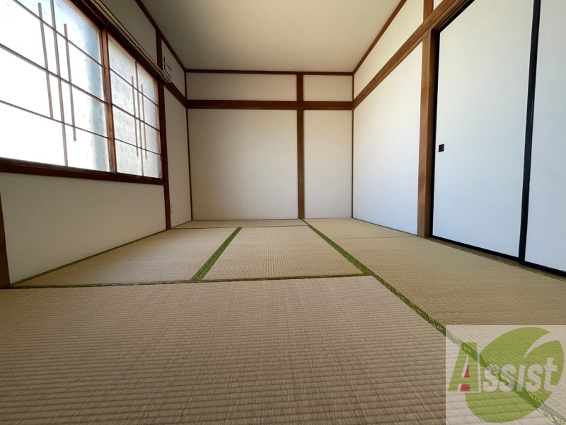 その他部屋・スペース　６畳の和室です。光が差し込む、温かみのあるお部屋です。