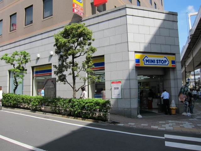 コンビニ　ミニストップ板橋区役所駅前店（コンビニ）まで34m