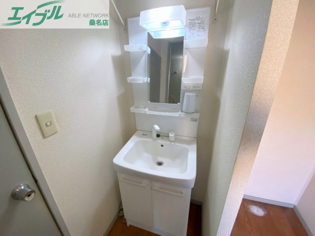 洗面設備　同型参考写真