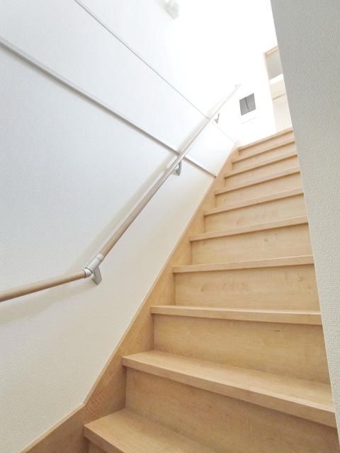 その他　♪階段には手すりがついていて上り下りが楽々♪