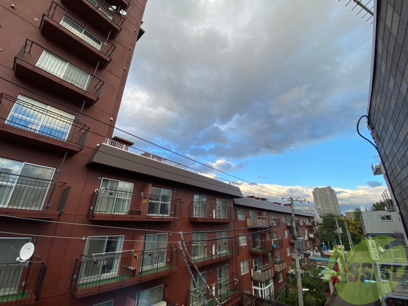 眺望　窓からの日光は気持ちを明るくしてくれますよ。