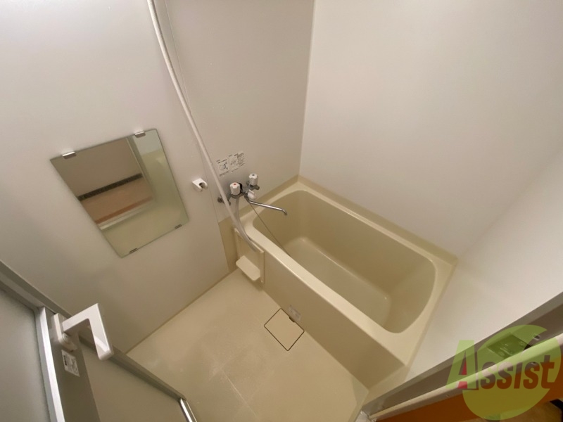 バス・シャワールーム　お風呂になります。一日の疲れを癒してくださいね。