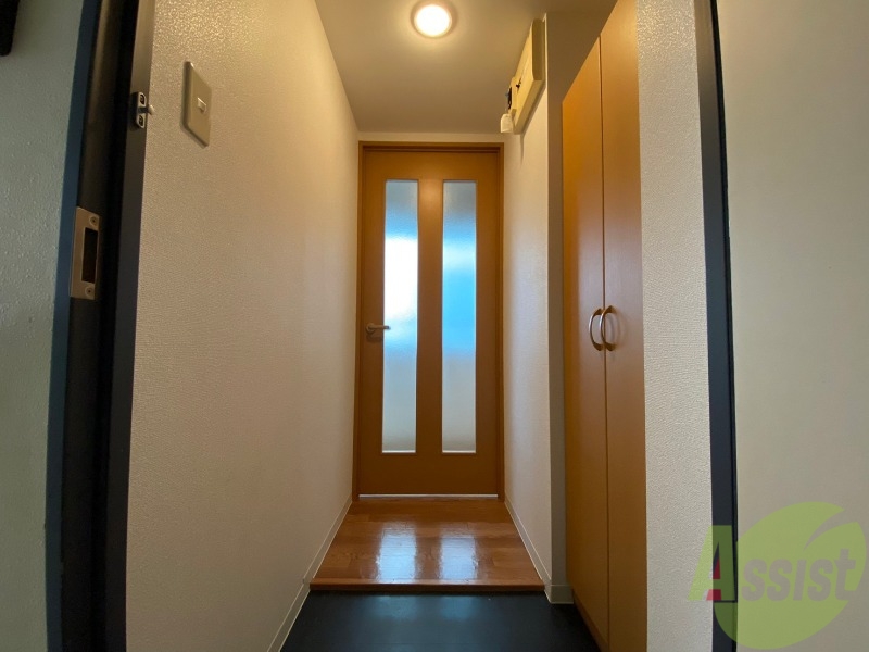 玄関　こちらに洗面台があります。朝の洗顔はこちらで。