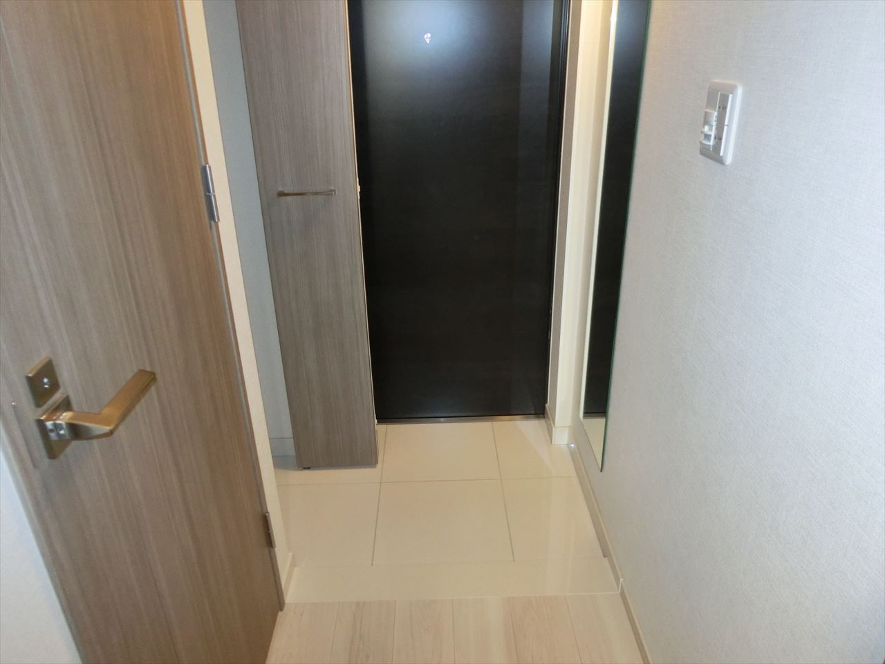 玄関　プレサンスロジェ丸の内RRIME CASA