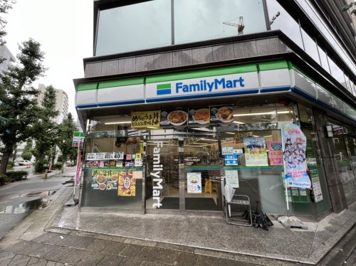 コンビニ　ファミリーマート 丸の内七間町通店（コンビニ）まで147m