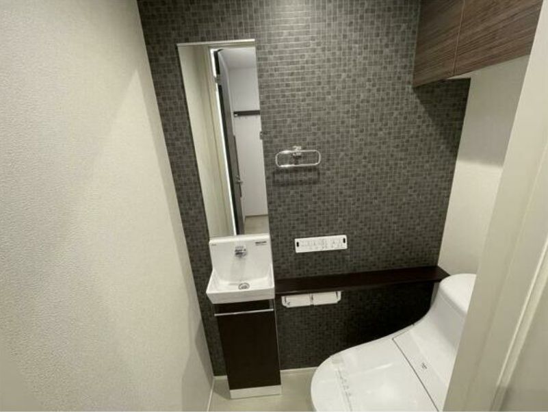 トイレ　同物件内別号室のお写真になります