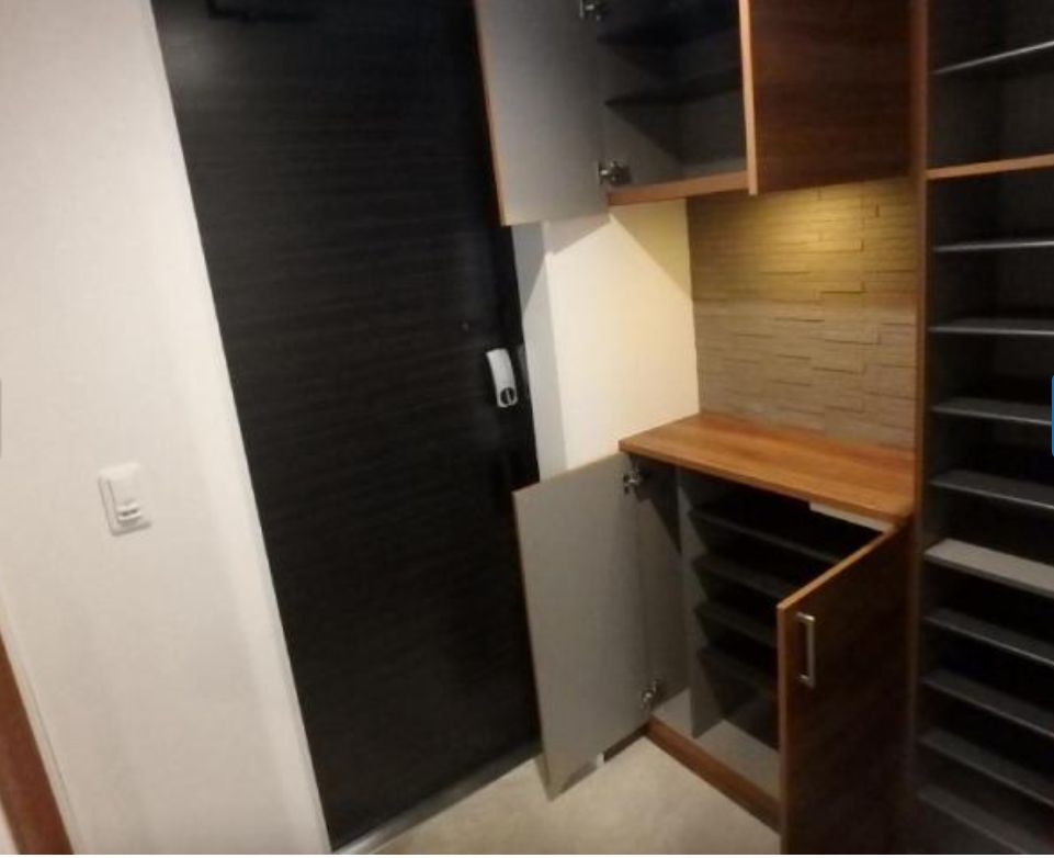 玄関　同物件内別号室のお写真になります