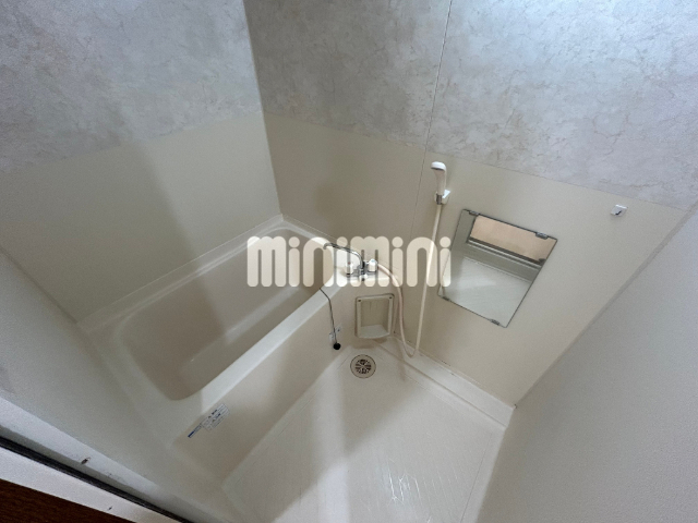 バス・シャワールーム　清潔感ある浴室です