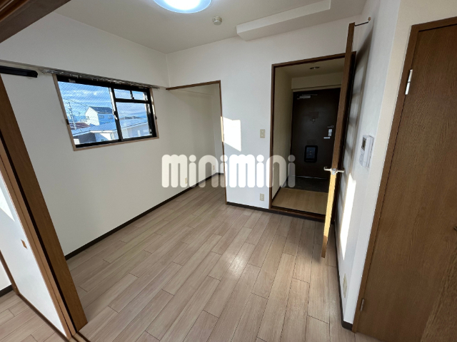 眺望　６畳の洋室です