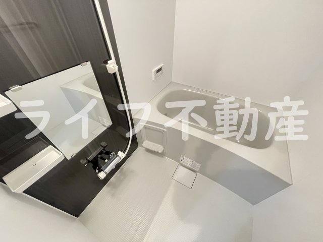 バス・シャワールーム　コンパクトで使いやすいお風呂です