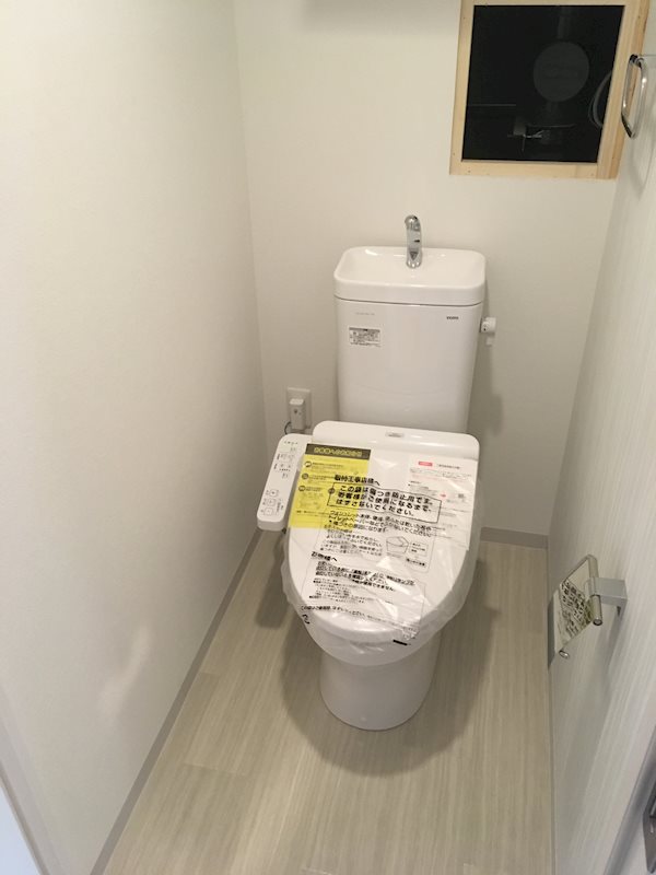 トイレ　温水洗浄暖房便座
