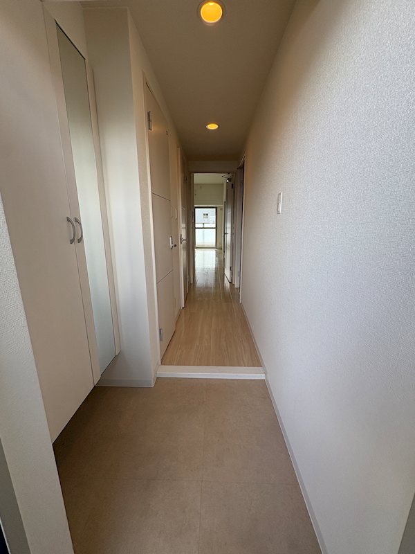 玄関　便利な姿見鏡付シューズボックス！