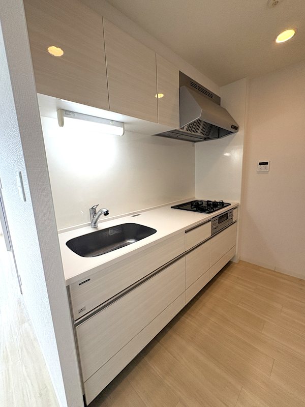 キッチン　ガスコンロ3口（グリル付）