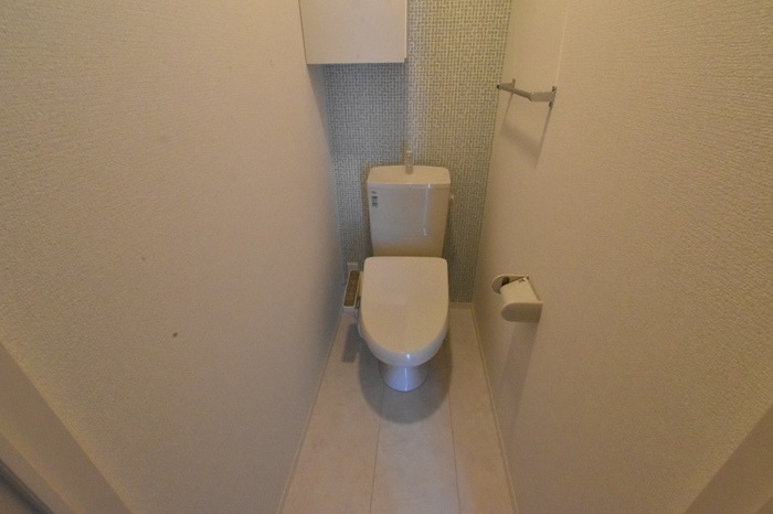 トイレ　温水洗浄便座です。