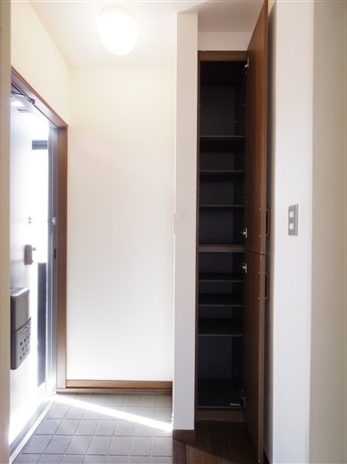 玄関　シューズＢＯＸあり