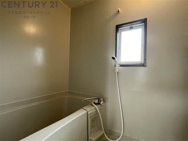 バス・シャワールーム　窓があり換気も楽々♪