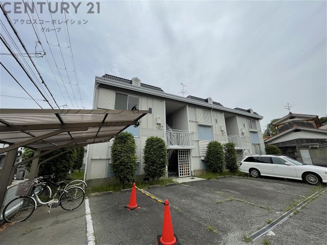 建物外観　敷地内に駐車場があります♪