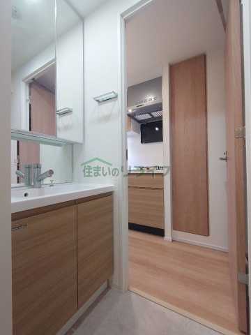 洗面設備　別部屋の参考写真になります。