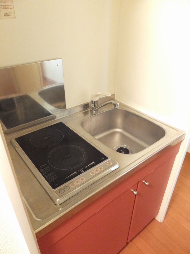 キッチン　２口ラジエントヒーター設置済み