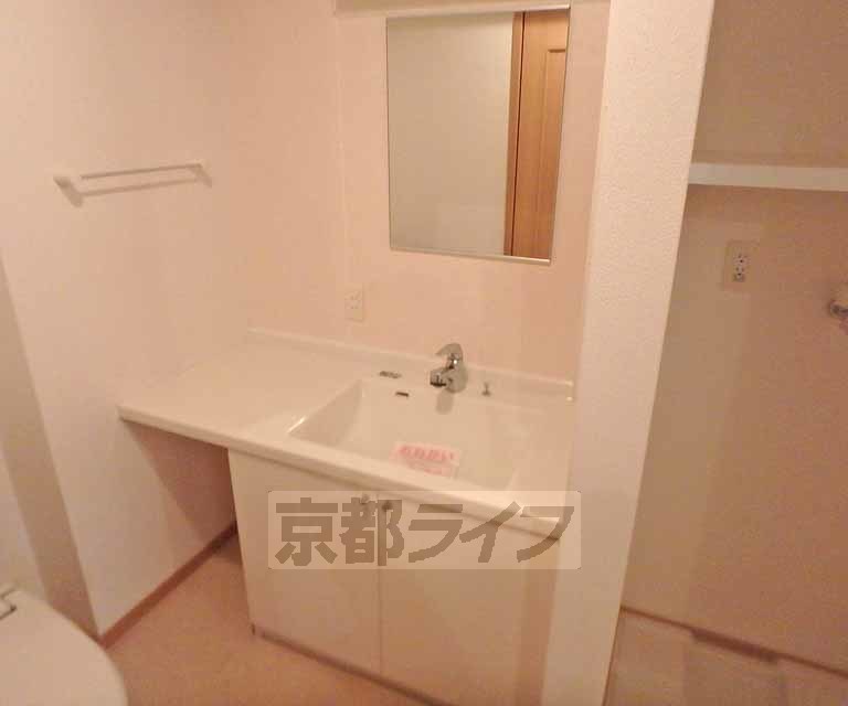 洗面設備　広くて使いやすい洗面台です