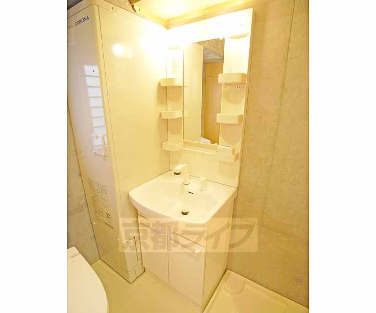 洗面設備　独立洗面台です